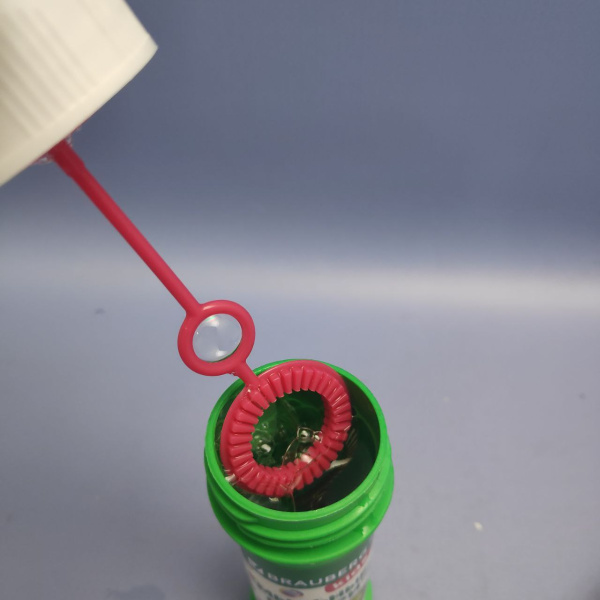 Мыльные пузыри с игрушкой на крышке 60 мл. 